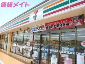 コンビニ　セブンイレブン 四日市三重団地入口店（コンビニ）まで800m