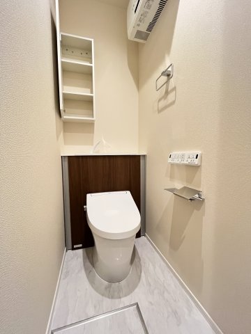 トイレ　タンクレスタイプのトイレ