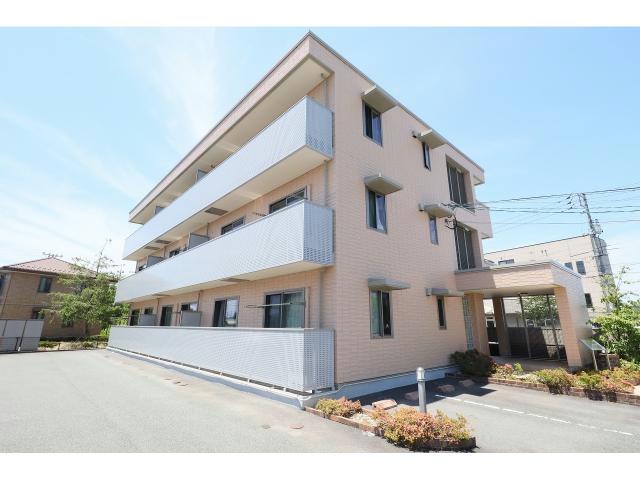 建物外観　駐車場