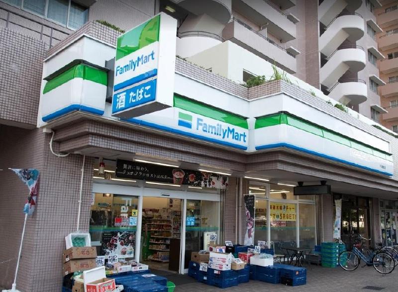コンビニ　ファミリーマート（コンビニ）まで500m