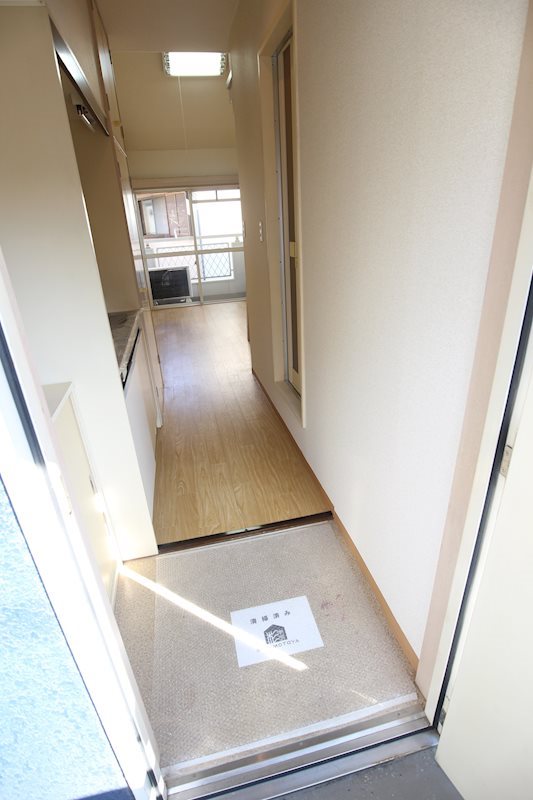 玄関　シューズボックス付きの玄関です。