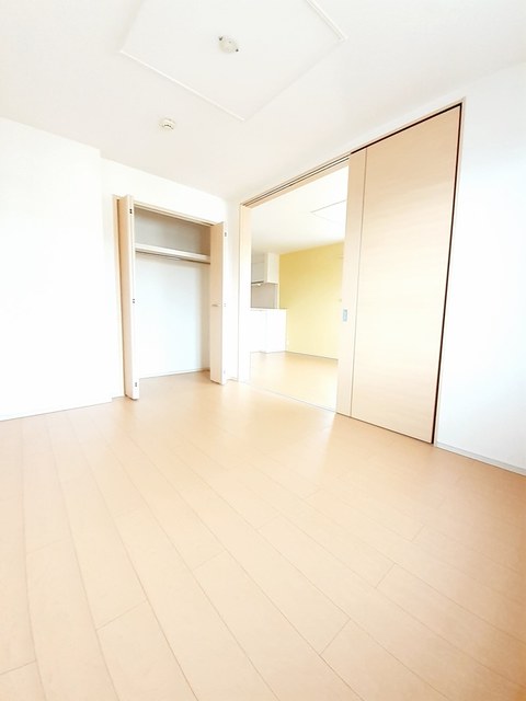 その他　収納付きの洋室です☆