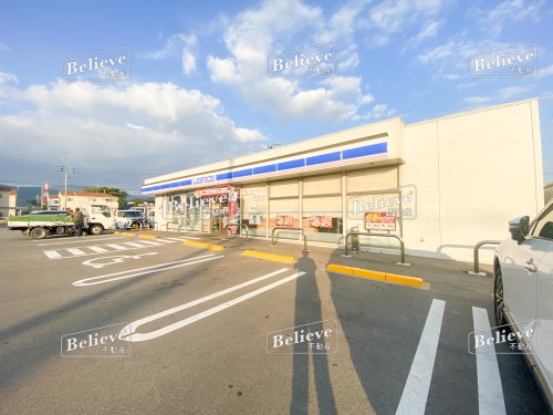 コンビニ　ローソン 上峰坊所店（コンビニ）まで592m