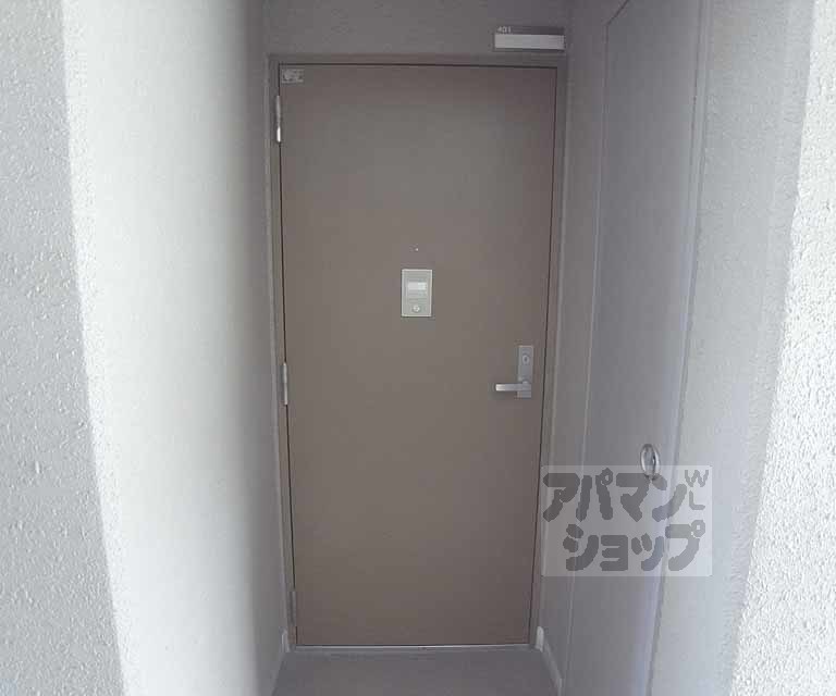 その他設備　玄関のドアです。