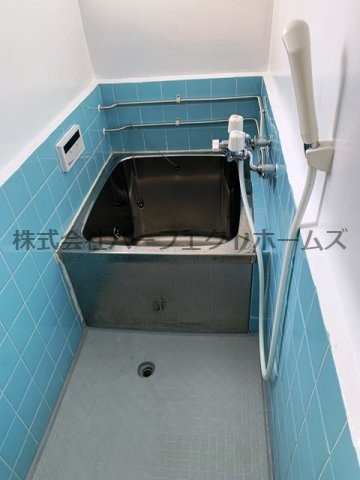 バス・シャワールーム　落ち着いた空間のお風呂です