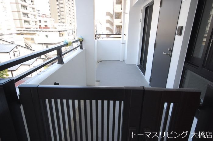 バルコニー　玄関部分　※別号室参考写真