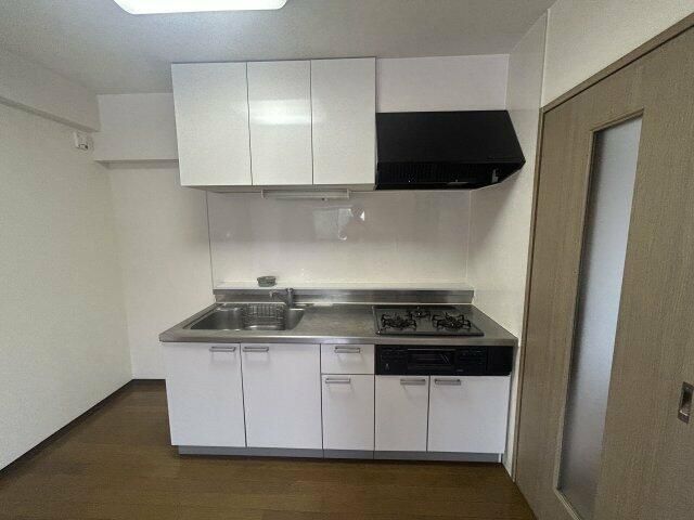 キッチン　同物件別部屋参考写真です