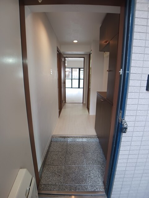 玄関　別部屋写真です。