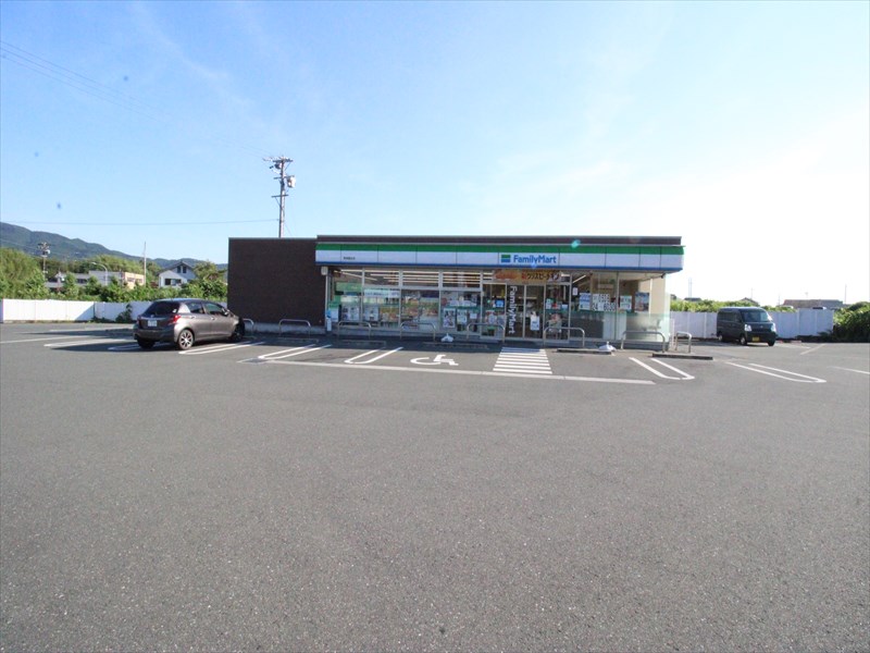 コンビニ　ファミリーマート 新城富永店（コンビニ）まで304m