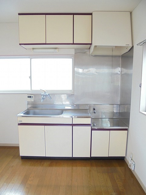 キッチン　写真は201号室です（参考）