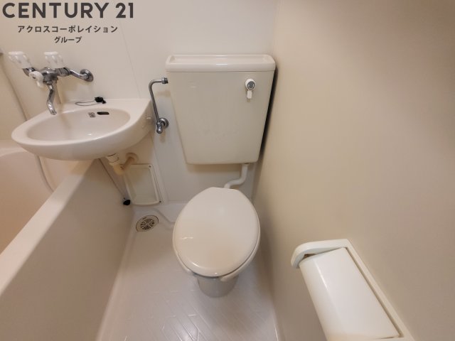 トイレ　浴室内にトイレがあります♪