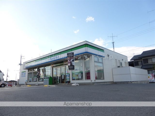 コンビニ　ファミリーマート（コンビニ）まで683m