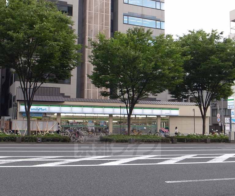 コンビニ　ファミリーマート御池西洞院店（コンビニ）まで165m
