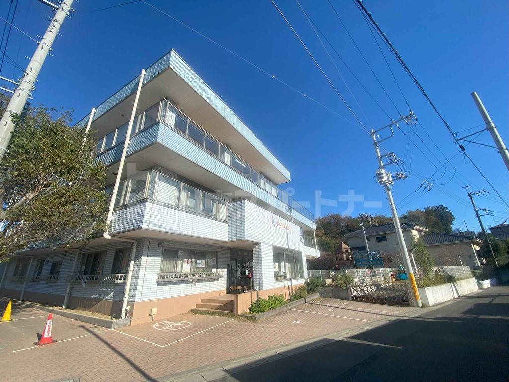 幼稚園・保育園　東進ワールドキッズ（幼稚園・保育園）まで700m