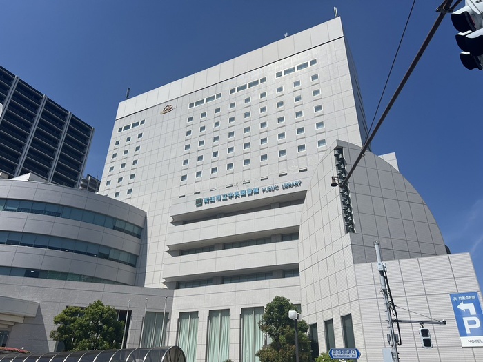 図書館　町田市立中央図書館（図書館）まで1100m