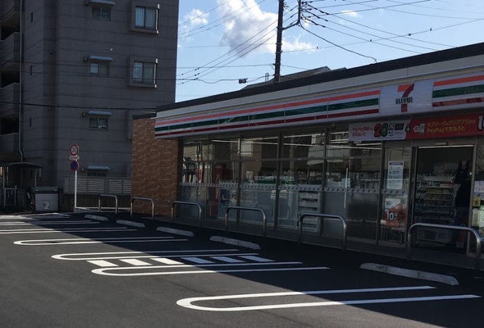 コンビニ　セブン-イレブン（コンビニ）まで144m