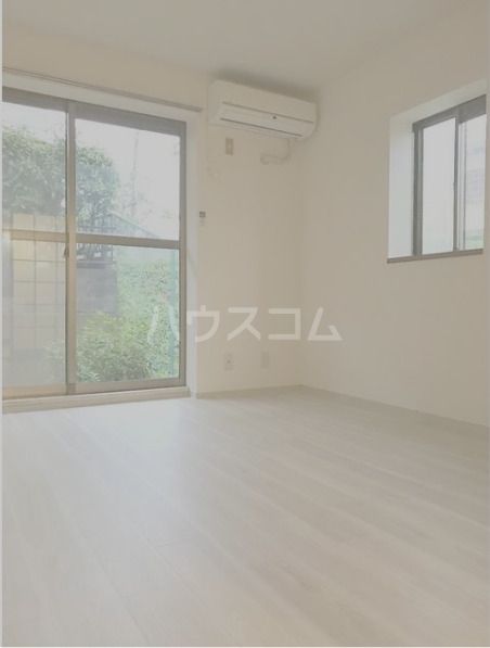 ガーデンハウス東戸塚Bの居間写真
