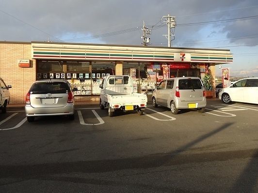 コンビニ　セブン-イレブン 西尾法光寺町（コンビニ）まで1200m