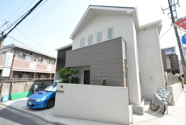 建物外観　★駅徒歩４分の立地★