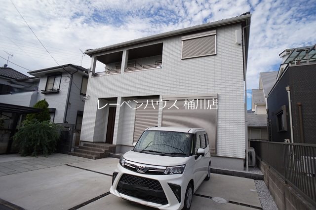 建物外観　レーベンハウス桶川店へ048-787-5511