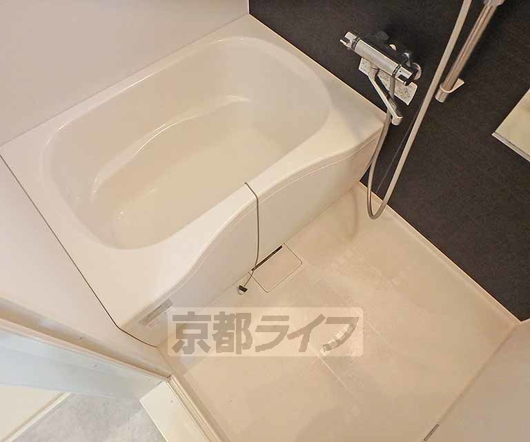 バス・シャワールーム　ゆったり浸かれるお風呂です。