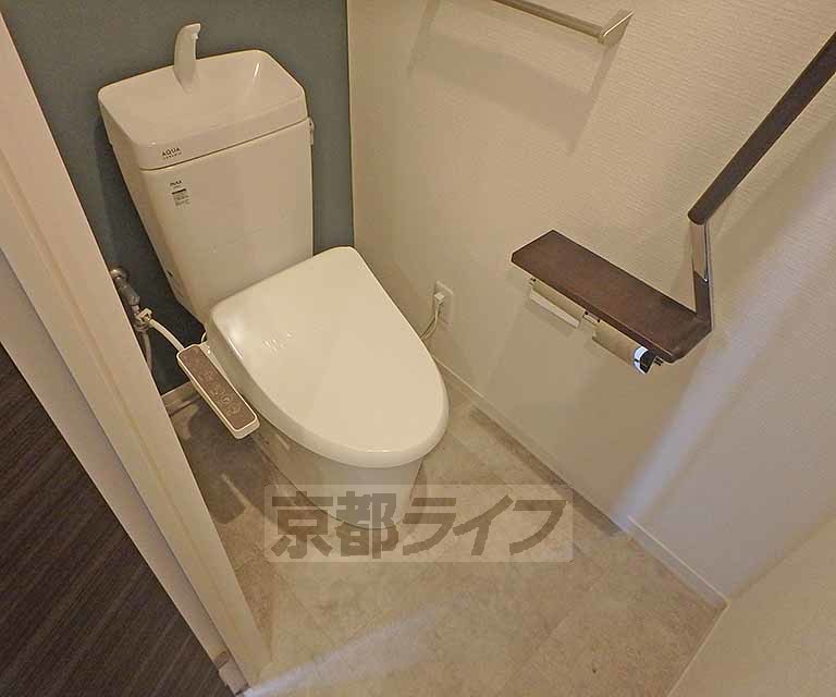 トイレ　ウォシュレット機能付きトイレです。