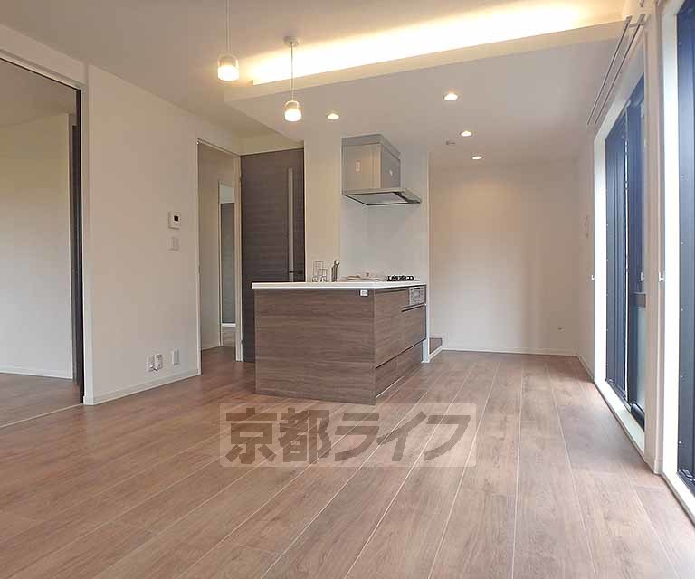 居室・リビング　閑静な住宅街に建つお洒落なシャーメゾンです。
