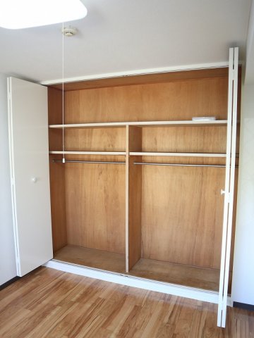 収納　お洋服もたくさんしまえますよ