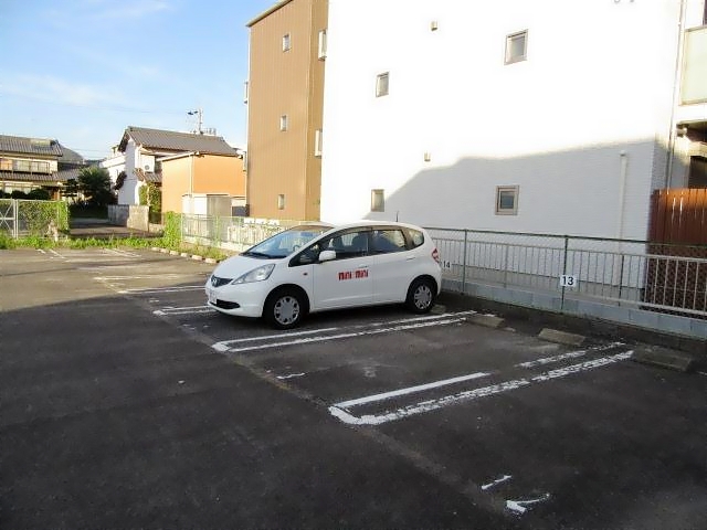 駐車場　敷地の隣の駐車場
