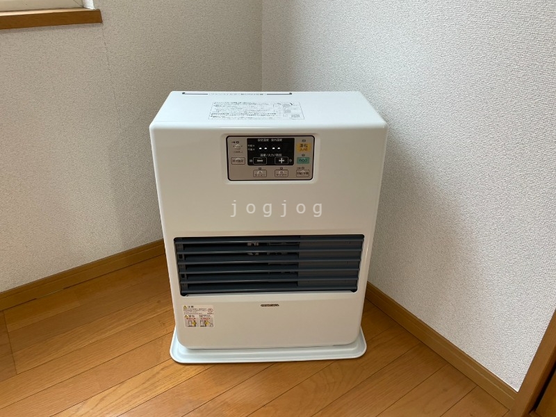 その他設備　冬はあったか灯油ストーブです。