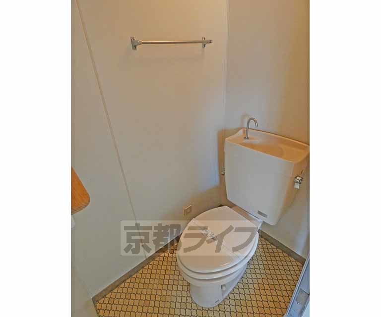 京阪本線 七条駅 徒歩4分 3階建 築41年のトイレ写真