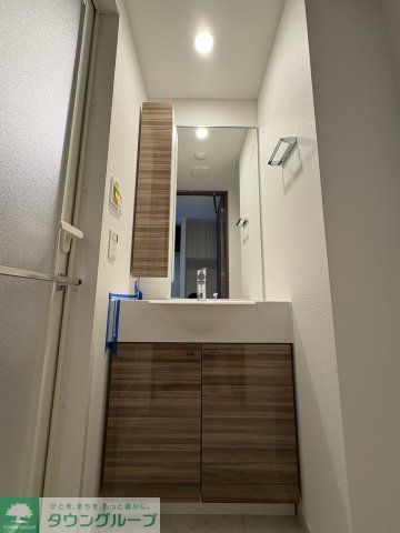 洗面設備　独立洗面化粧台が付いています