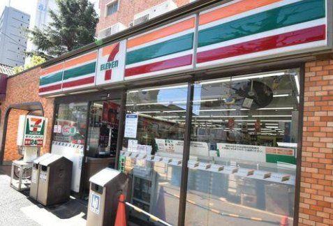 コンビニ　セブンイレブン文京本駒込2丁目店（コンビニ）まで120m