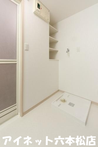 その他設備　洗濯機は室内に置くことができます。