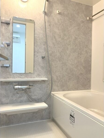 バス・シャワールーム　※写真は同じマンションの違う部屋のものになります。
