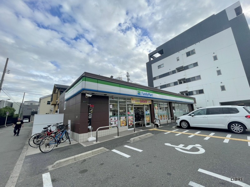 コンビニ　ファミリーマート 島屋三丁目店（コンビニ）まで466m