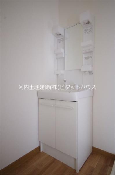 洗面設備　※写真は同物件別部屋のものです。