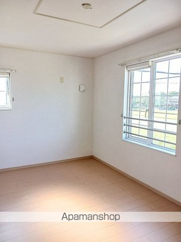 ＪＲ東海道本線 浜松駅 バス乗車時間：37分 最寄りバス停で下車 徒歩11分 2階建 築18年の居間写真