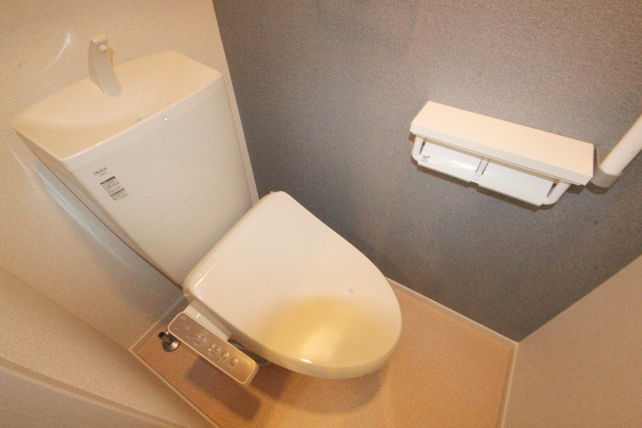 ＪＲ高徳線 屋島駅 徒歩13分 2階建 新築のトイレ写真