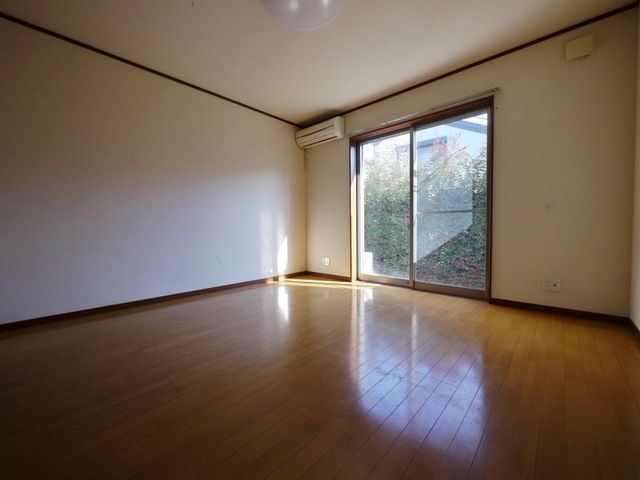 ルーヴル秋津Aの居間写真