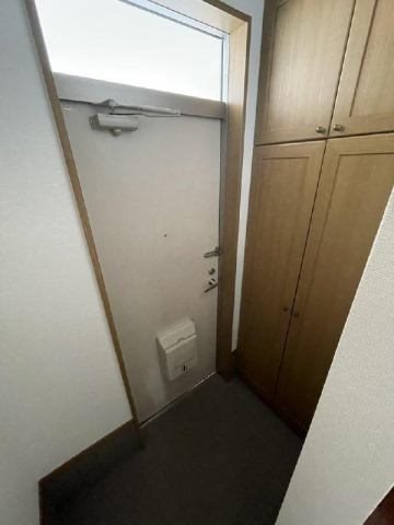 玄関　※現況優先※同じ建物の他の部屋の写真です。