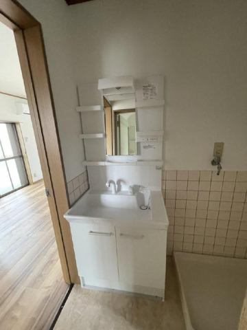 洗面設備　※現況優先※同じ建物の他の部屋の写真です