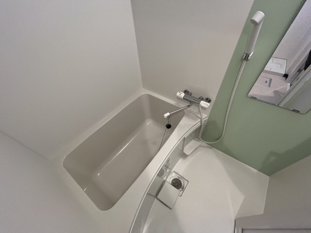 バス・シャワールーム　コンパクトで使いやすいお風呂です