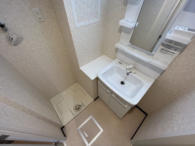洗面設備　ゆったりとスペースのある洗面所