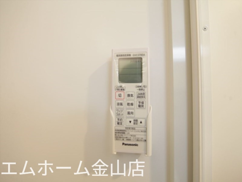 その他設備　浴室暖房乾燥機付き