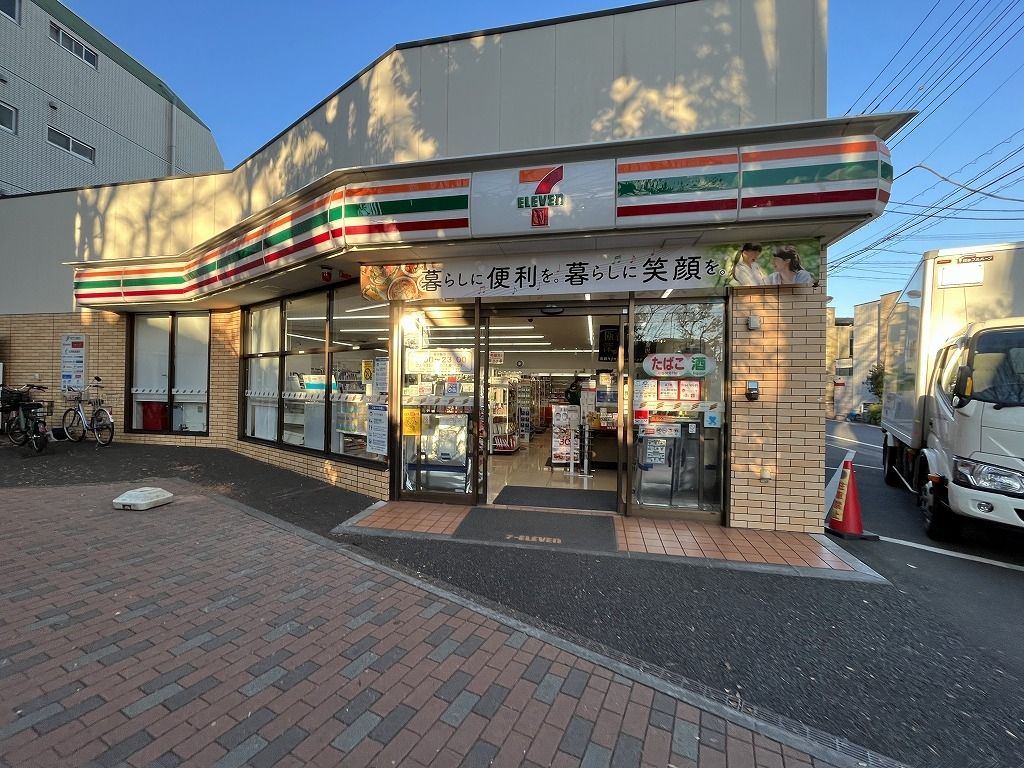 コンビニ　セブンイレブン（コンビニ）まで130m