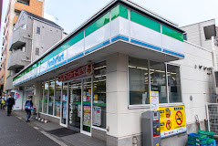 コンビニ　ファミリーマート 高田三丁目店（コンビニ）まで354m