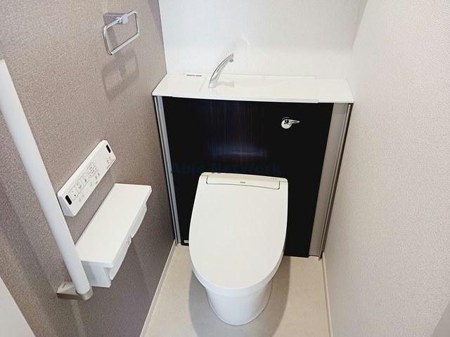 名鉄各務原線 鵜沼宿駅 徒歩12分 2階建 築2年のトイレ写真