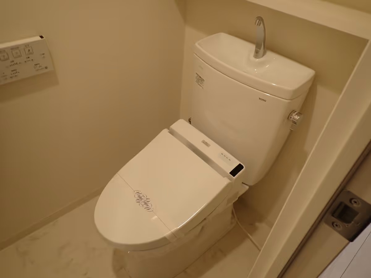 東武伊勢崎線 梅島駅 徒歩8分 9階建 築11年のトイレ写真