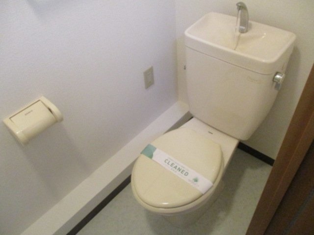 東京メトロ副都心線 東新宿駅 徒歩4分 8階建 築28年のトイレ写真